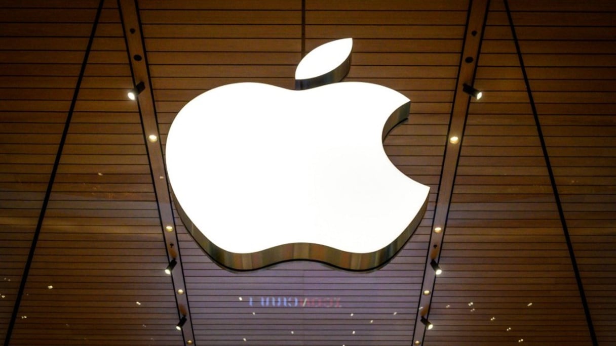 Le logo de la marque à la pomme, ici dans une boutique agréée à Bangkok, en Thaïlande, le 10 novembre 2020.