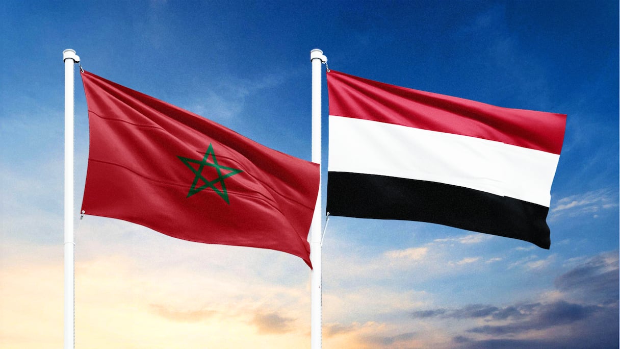 Les drapeaux du Yémen et du Maroc.