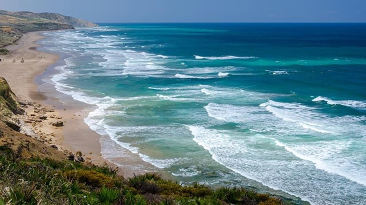 La mer sera peu agitée à agitée sur la Méditerranée, peu agitée sur le Détroit, peu agitée à agitée au nord de Larache et agitée à forte au sud.