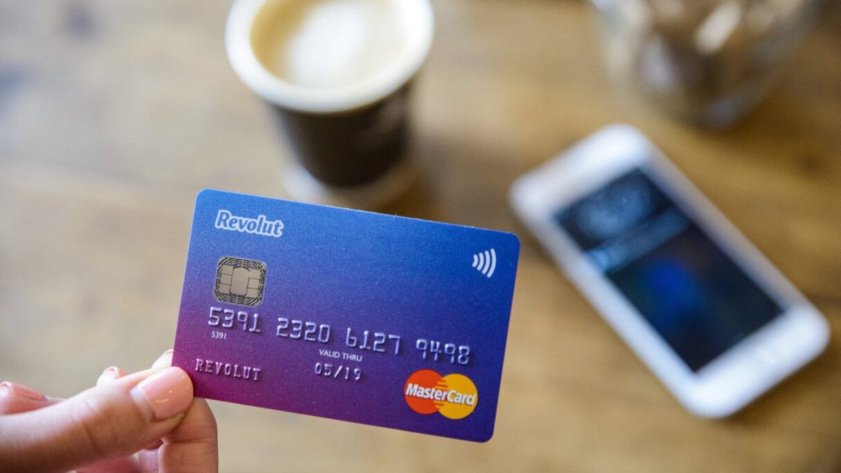 Une carte bancaire Revolut.