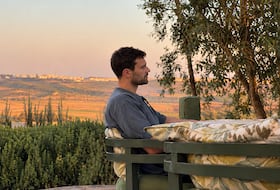 L'acteur Theo James, star de la série "The Gentleman", au restaurant la CIconia, au Chellah à Rabat.
