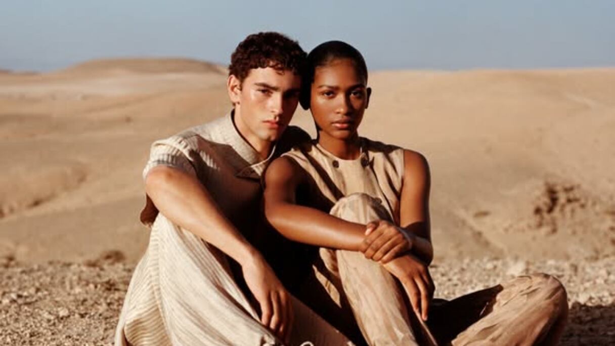 La collection Printemps-Eté 2026 d'Emporio Armani photographiée au Maroc.