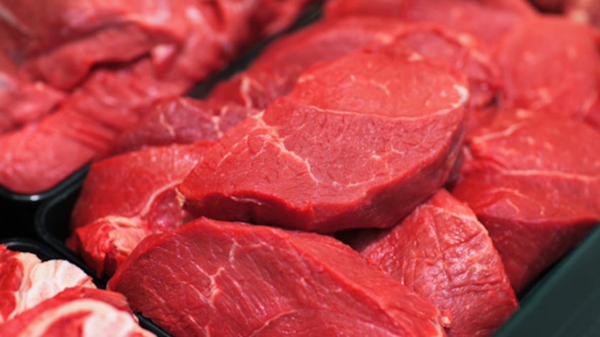 De la viande rouge.