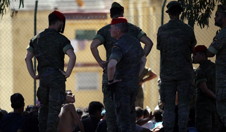 Spanish soldiers monitoring migrants in Sebta.